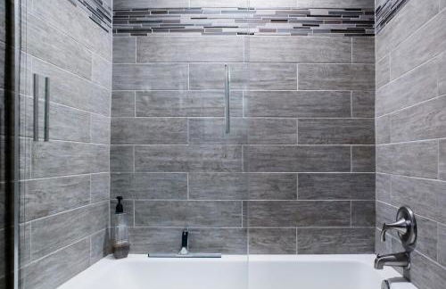 Designer Apartment in a Historic 1901 Downtown Area Mansion - Foto 16