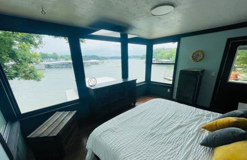 Wet Feet Retreat Lake House with Boat Rental - Foto 3