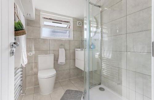 LUX 1 Bed Flat next to Station in Tooting - Photo 16