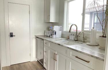 Beachfront Luxury with 4BR and Views - Foto 2
