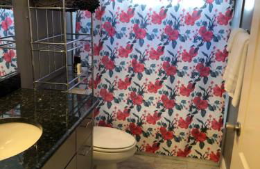 Tiki Paradise House & pool - 10 min to Beach! - Foto 24