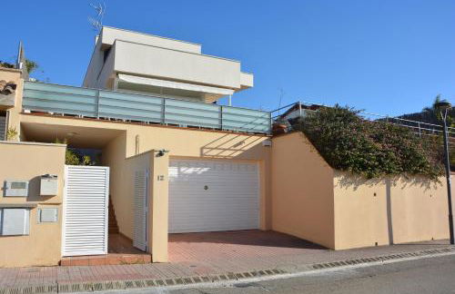 Villa Med A 2 kilometros andando de la playa, del puerto de Aguadoç y a 4 del centro de Sitges Muy Soleada todo el dia Capacidad superior a 16 personas NO REQUIERE COCHE - Foto 50