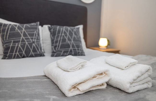 Spacious 2BD With Private Balcony and Free Parking 2 - Foto 59