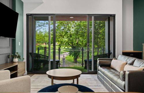 Stunning Penthouse Double King Suite on Butler Street with rooftop deck and free off street parking - Foto 2