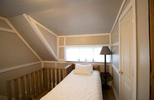 Downtown 2 Bedroom Cottage, Sleeps 6, Walking Distance to Honeywell, Downtown Restaurants, Shopping - Foto 26