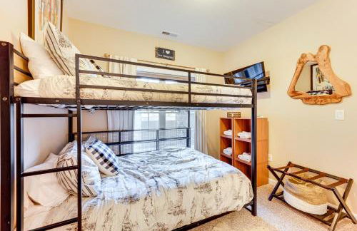 Relaxing Lincoln Condo with Fireplace and Shuttle - Foto 15