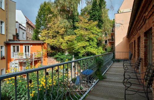 Beautiful Backyard Remise - Photo 4