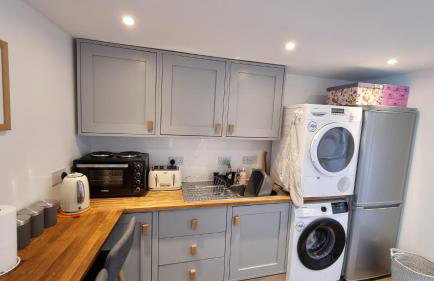 Sittingbourne 1 bed self-contained annex, with parking - Photo 34