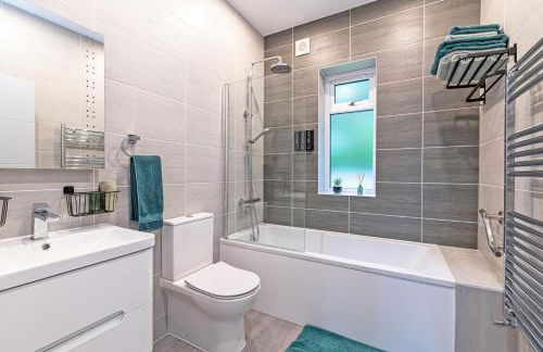 Family and Dog Friendly Luxury 3 Bed Property - With hot tub - Foto 8