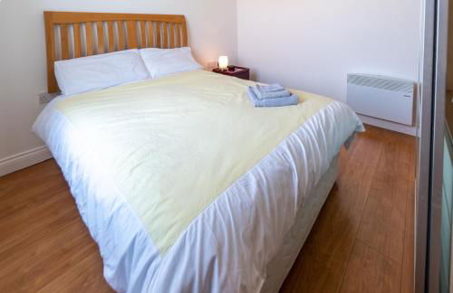 Luxury 1st floor modern flat, close to city with free parking - Photo 9