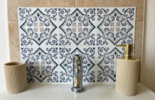 Artistic, Bright & Spacious 3 Bedroom Home - Foto 17