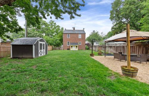 Stately 5BR Historic Retreat - CozySuites - Foto 39