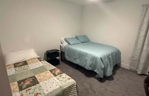 Modern Pine-Scented Retreat – 30 Mins to Beach! home - Foto 39