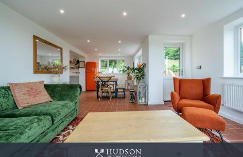 Modern Snitton Cottage & Gardens - Photo 22