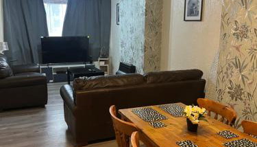 Five Oaks House- Entire 3 Bedroom House for Family & Contractors with up to 5 sleep- NO PARTIES ALLOWED - Foto 2