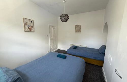 Central 3BR Home - Huddersfield Serviced Accomodation - Walk to Station & Town - Business Travellers - Families - Students - Photo 43