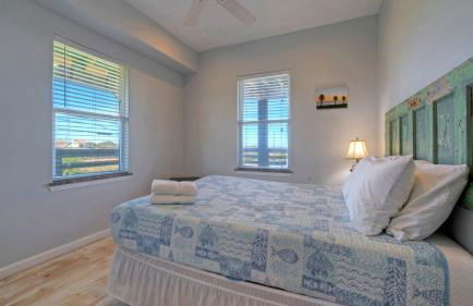 Sleeps 26 2 Homes w/ Waterfront Pool + Boat Dock Laguna Village Escape - Foto 118