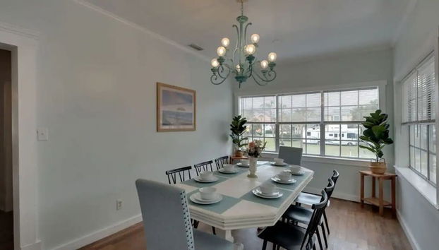 Flamingle in Fuchsia Whole House - Foto 5, Servicio de comidas en la habitación