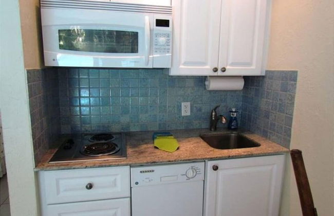 2 Bedroom Waterfront Pool Side! - Foto 20