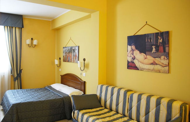 Greta Rooms Hotel - Photo 17