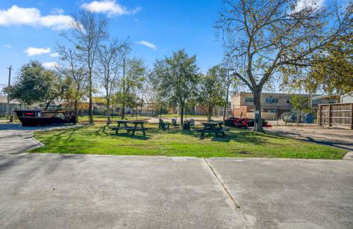 Cozy, Fully-Equipped Studio With Gated Parking! - Foto 17