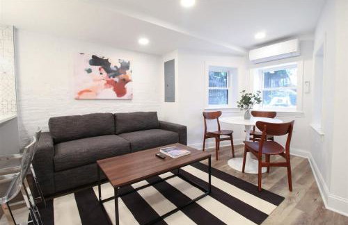 On DCs Doorstep Family Friendly 2 bed Cap Hill Apt - Permit - Foto 1