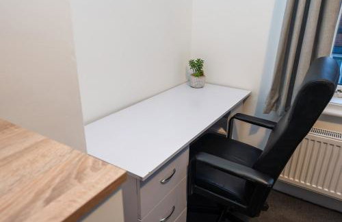 Comfy 4 Bed House near Notts City Centre - FREE Parking - Foto 43