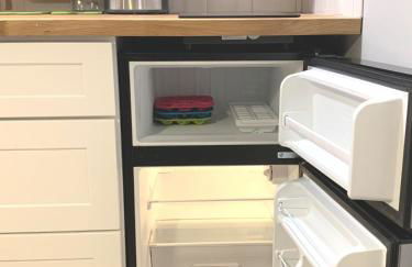 New cozy studio 2 queen beds kitchen walk to water! - Foto 2