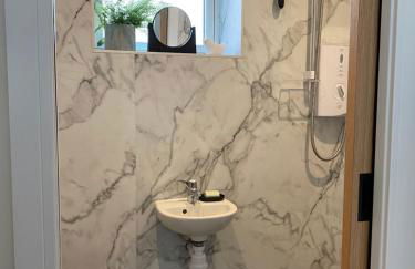 New studio apartment - minutes walk to Cathedral - Foto 19