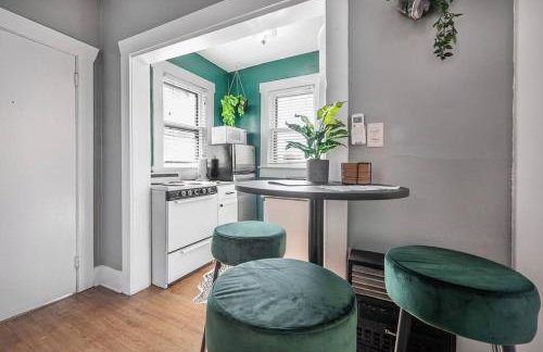 Jungle Themed Apt. Close to Coffee, Food + Shops! - Foto 13