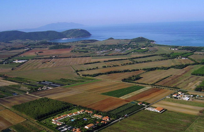 Semi Detached Bungalow with AC near Coast of Tuscany - Foto 32