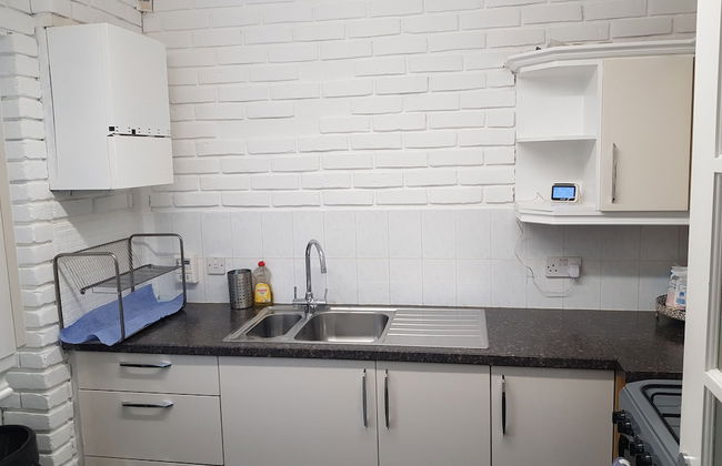 2 Bed House - Sleeps 4 - Pets - Garden - Parking - Foto 3