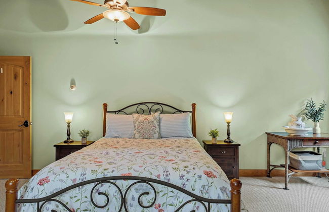 The Bigwood Cabin by Avantstay Hot Tub, Firepit, Pool Table, Private Yard - Photo 41