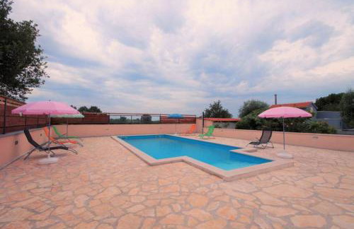 Sunny apartment with pool - Foto 5