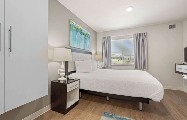 WaterWalk Extended Stay by Wyndham Kansas City - Overland Pk - Photo 19