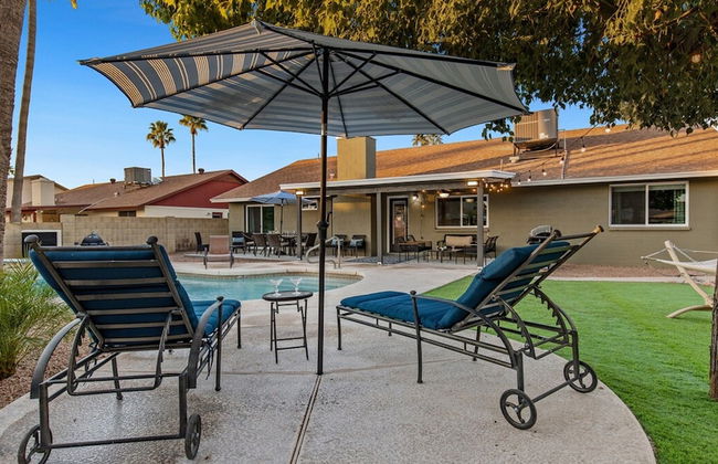 Modern and Stylish Remodeled 4 Bdrm w/ HTD Pool! - Foto 11