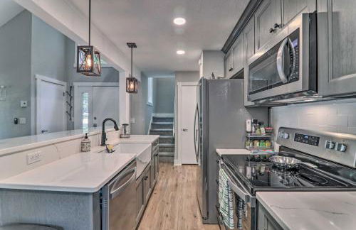 Unwind Fireside and Walk to Slopes! Poconos Getaway - Foto 10