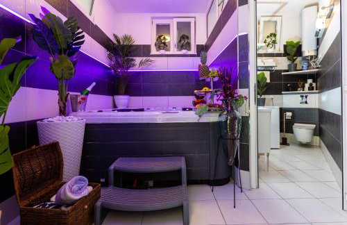 Apartment By the Way Hot Tub and Free Parking - Photo 14