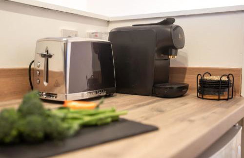 Ye Old Mill - Stylish cosy retreat with parking - Photo 15