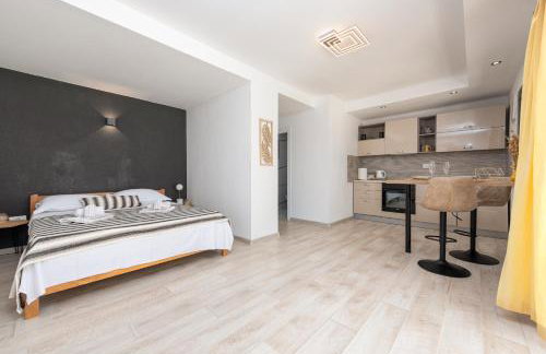 Unique Villa V with large pool - Photo 31