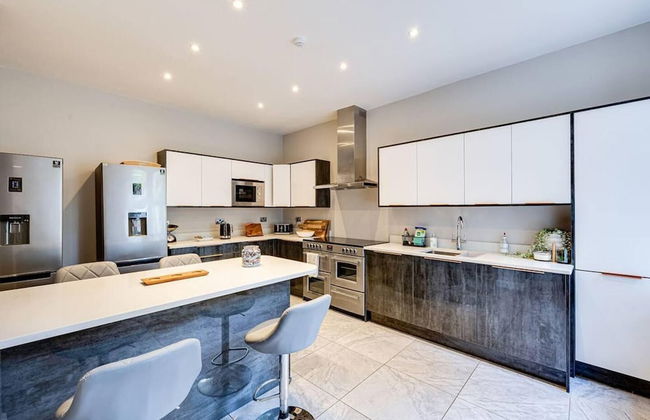 Delightful Holiday Home With sea Views and Hot Tub - Photo 18