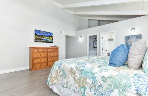 Sunset Island 3 Level Home on the Water sleeps 10 - Photo 31