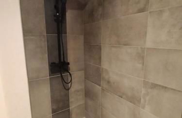 Au chalet de JO avec accès à l'espace piscine et jacuzzi - Foto 18