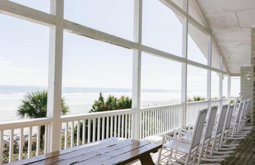 Beachfront home with expansive deck and direct beach access - Foto 3