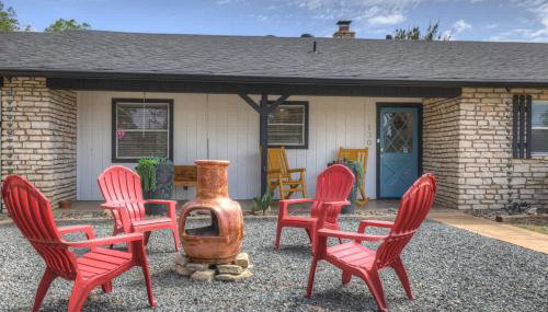 Eclectic Fun Haus With Hot Tub - 3 Min Drive to Main - Foto 4, Other