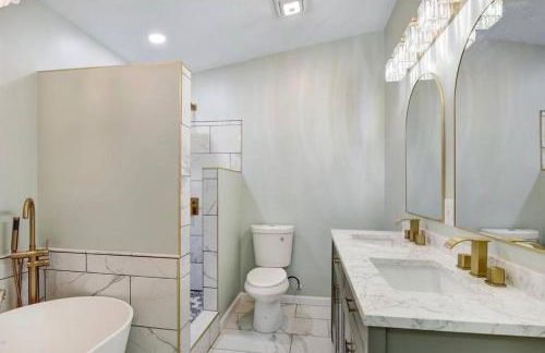 Quantico Graduation Home Visit DC 5 bedrooms 2 King Beds Stafford - Foto 45