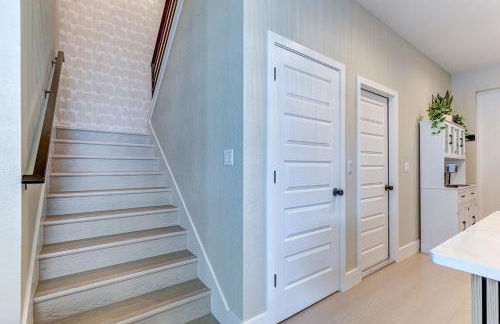 Chic & Spacious 4 Bedroom 3 Full Bathrooms Retreat in West Tampa and Pvt Backyard - Foto 13