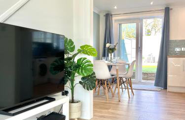 Luxury Modern House, Free Driveway Parking and Garden! Fully Equipped, Sleeps 6 Guests - Foto 11