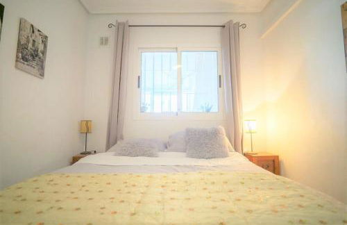 Spacious ground floor apartment overlooking the beautiful communal pool - Foto 31