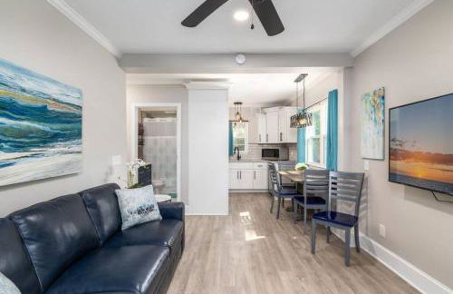 Quietude Place, Stylish 2 Bedroom House with Full Kitchen - Photo 6